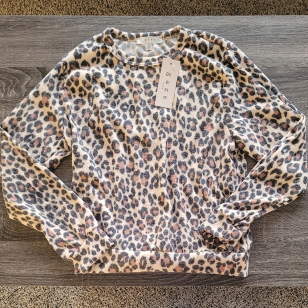 NWT gaze DLTA Animal Print Sweater